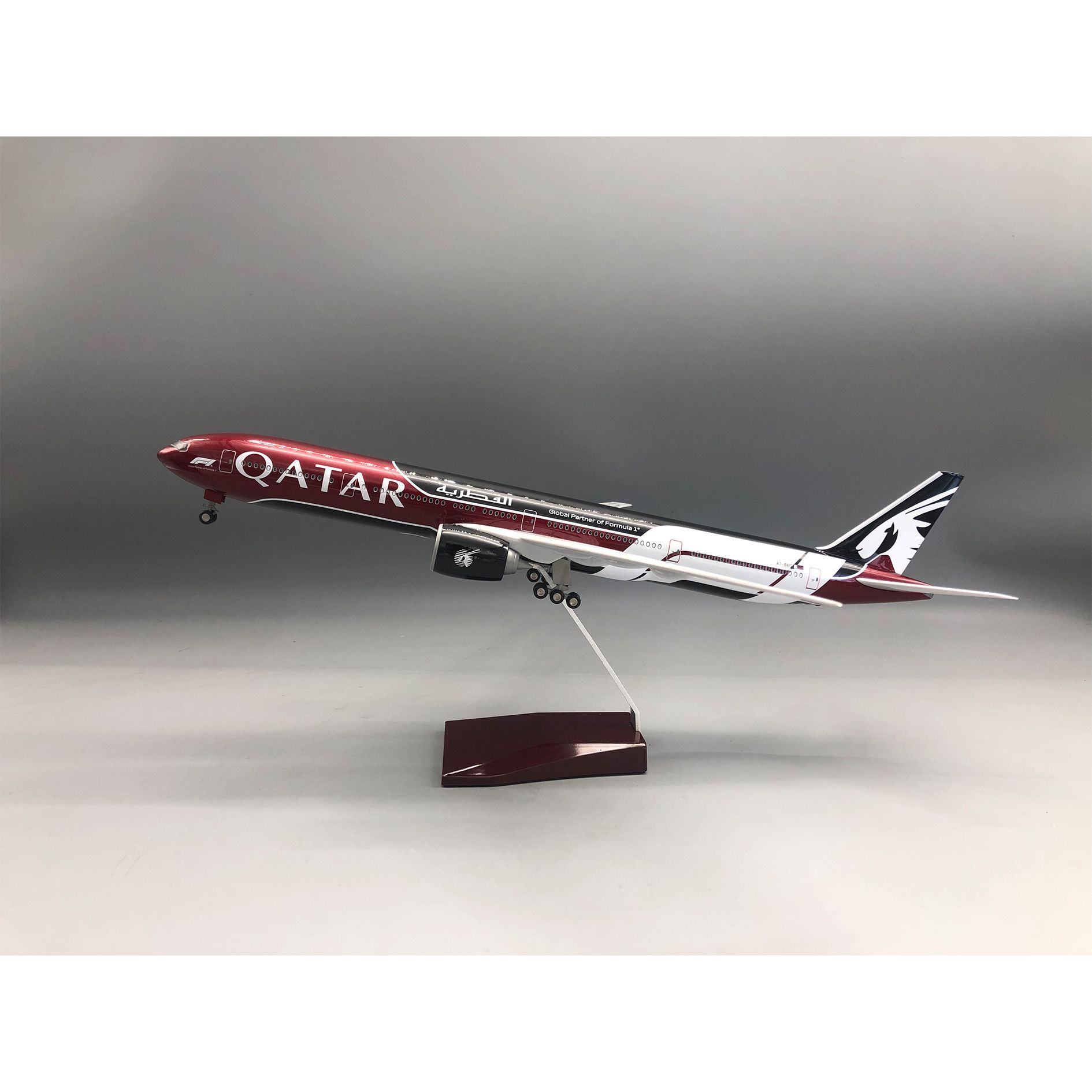 Home Decor Qatar - Model samolotu B777-300 Qatar Airways, odlewany