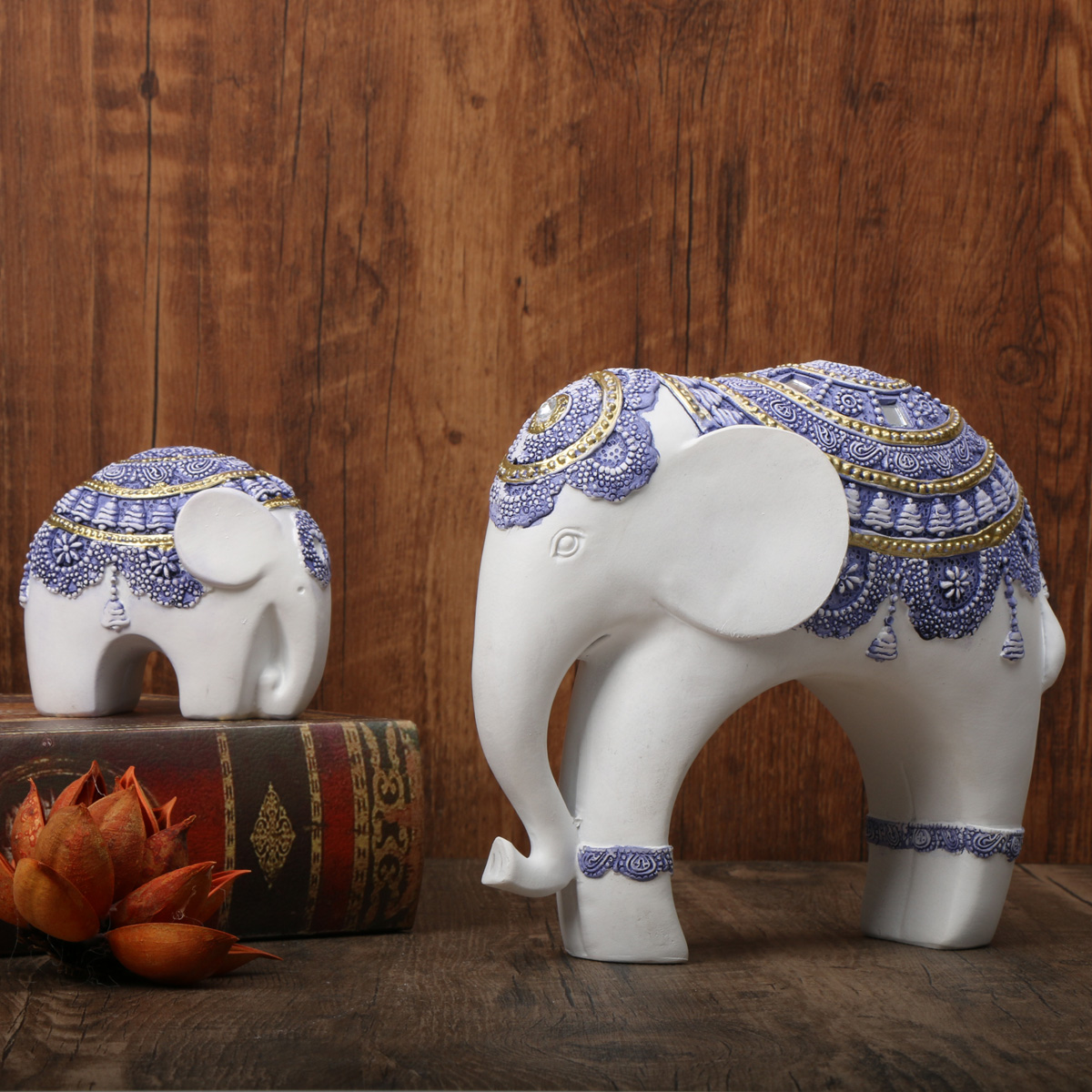 Niebiesko-biała rzeźba słonia  – Home Decor On Sale recenzja i cena