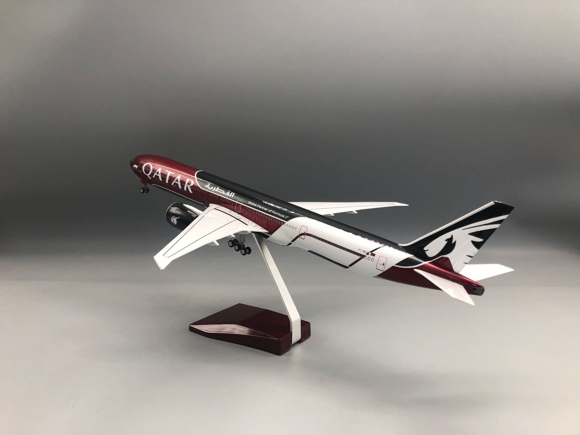 Model samolotu B777-300 Qatar  – Home Decor Qatar recenzja i cena