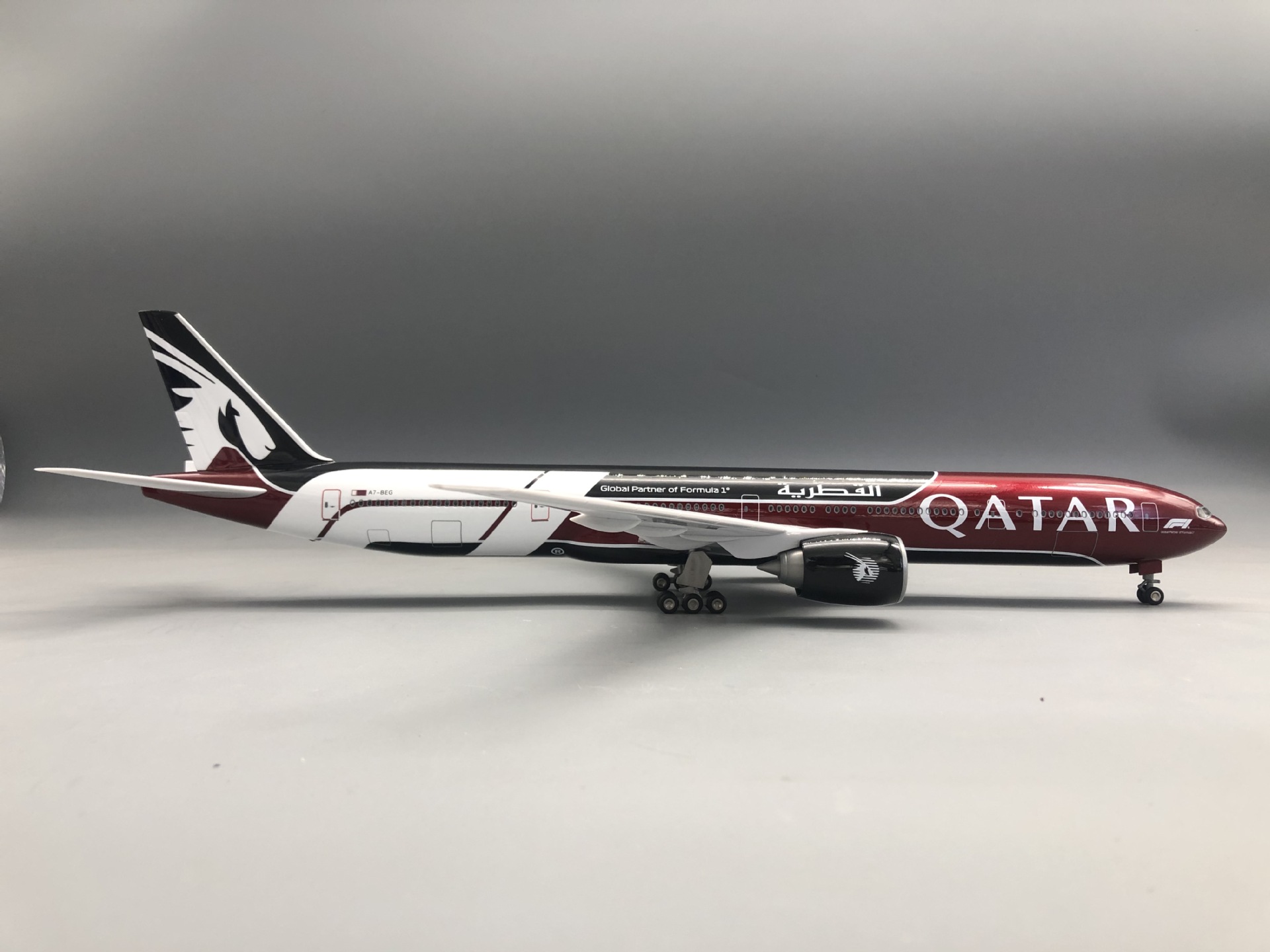 Model samolotu B777-300 Qatar  – Home Decor Qatar recenzja i cena